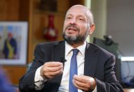 À CPMI, presidente do INSS defende gestão e cita Banco Master