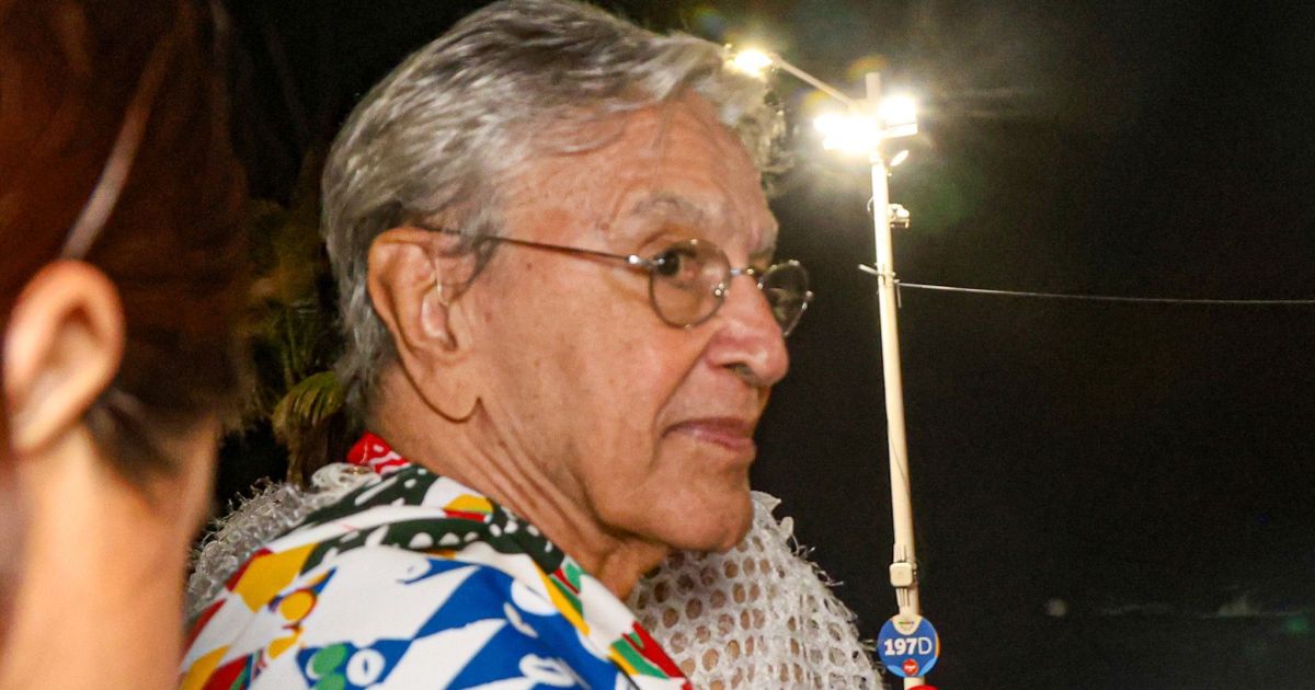 Senador acusa Caetano Veloso de ter usado armas na ditadura e é desmentido
