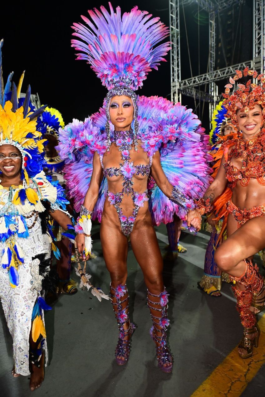 Sabrina Sato pela Gaviões da Fiel • Léo Franco/ AgNews