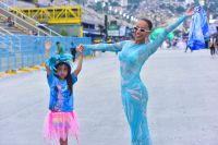 Sabrina Sato se emociona ao falar da estreia da filha Zoe na Sapucaí