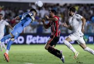 Santos sai na frente, São Paulo reage e empata na Vila pelo Brasileirão