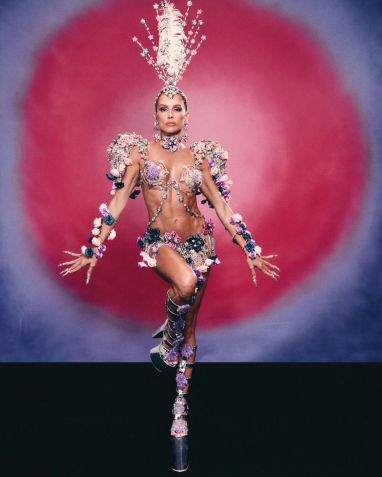 Deborah Secco para o Baile da Vogue • Instagram/ Deborah Secco