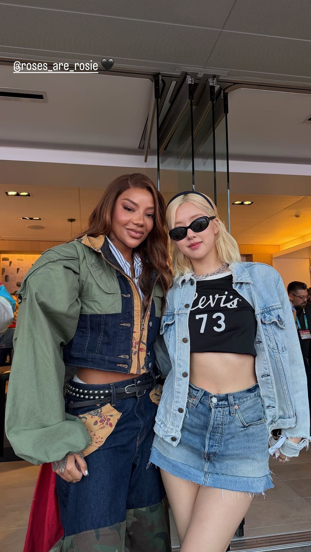 Ludmilla encontra Rosé, do Blackpink, durante o Super Bowl • Instagram/ Ludmilla