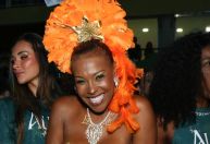 Sol Vega curte segundo dia de Carnaval no Rio com look ousado