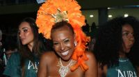 Sol Vega curte segundo dia de Carnaval no Rio com look ousado