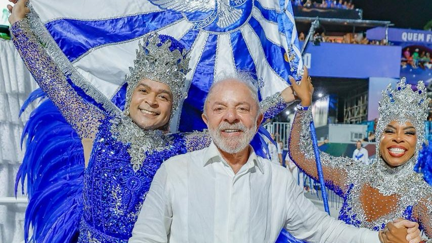 Lula consultou equipe jurídica antes de desfile na Sapucaí
