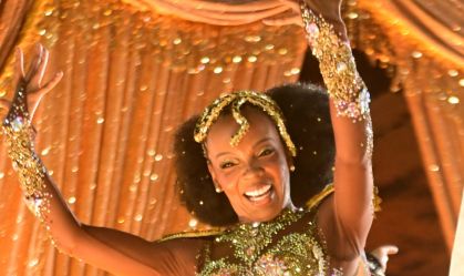 Thelma Assis intensifica treinos para desfilar no Carnaval do Rio