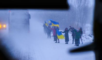 Ucranianos enfrentam frio rigoroso após ataques russos à infraestrutura
