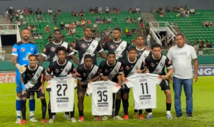Vasco-AC homenageia jogadores presos por suposto estupro