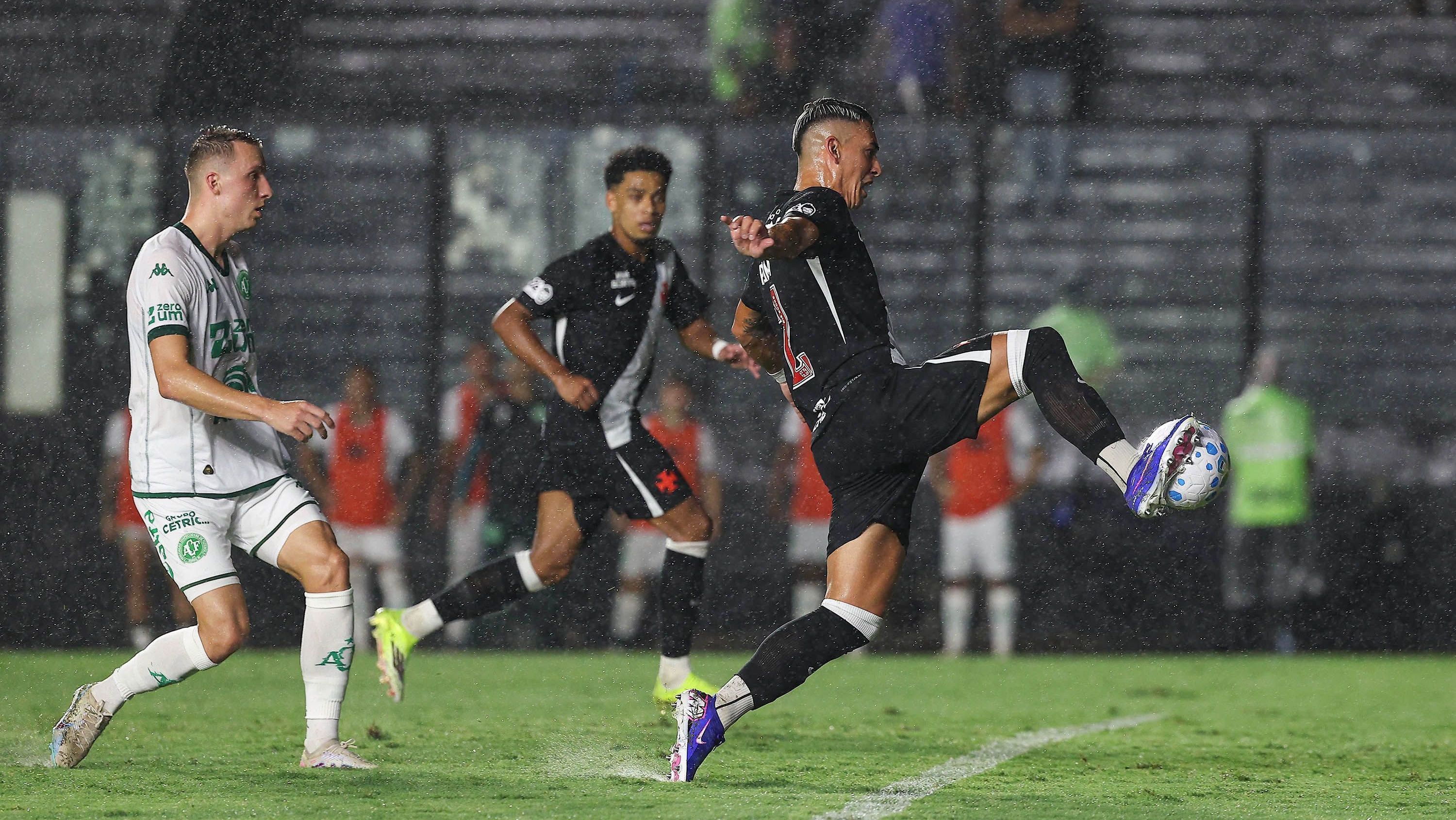 Puma Rodríguez marcou o gol vascaíno sobre a Chapecoense