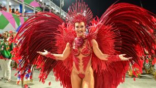 Tapa-sexo solto e falta de costeiro: Virginia pode prejudicar a Grande Rio?