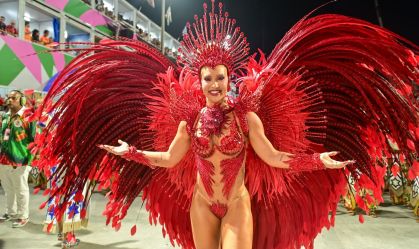 Virginia desfila como rainha pela Grande Rio