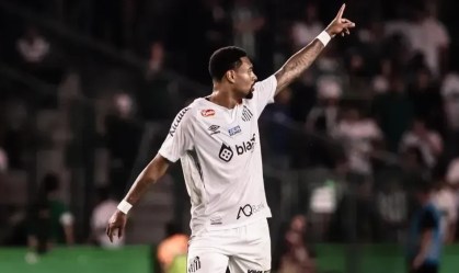 Ceará anuncia contratação de atacante ex-Flamengo e Santos