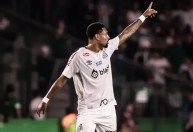 Ceará anuncia contratação de atacante ex-Flamengo e Santos