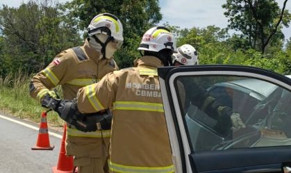 Jovem morre e outro fica ferido após batida frontal no oeste da Bahia