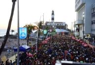 Idoso é preso por injúria racial em Salvador; vítima trabalhava em bloco