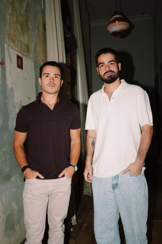 Santiago Vieira (à esquerda), Ceo e Cofundador, com João Silva (à direita), que se tornou um dos sócios-investidores do Nosso Camarote neste ano. • Divulgação