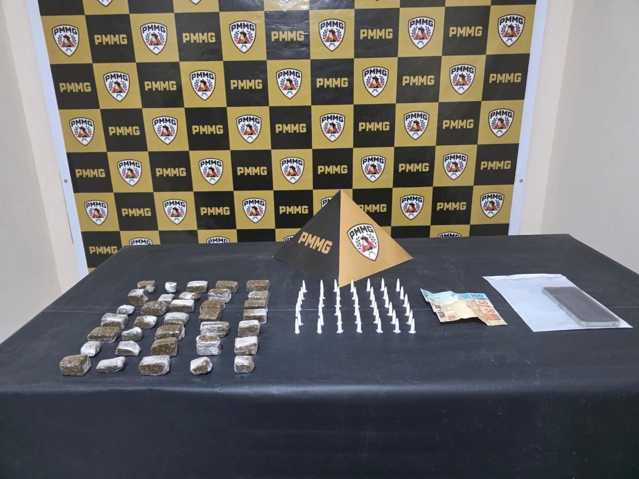Homem é preso após armazenar drogas em pote de arroz e vender por aplicativo