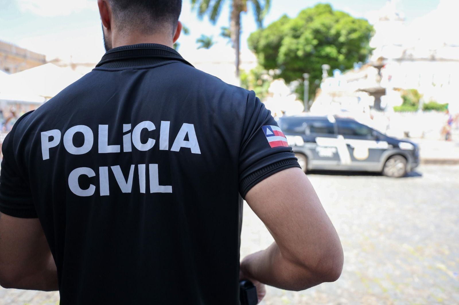 Polícia Civil cumpre mandados contra suspeitos de extorsão a turistas no Farol da Barra em Salvador
