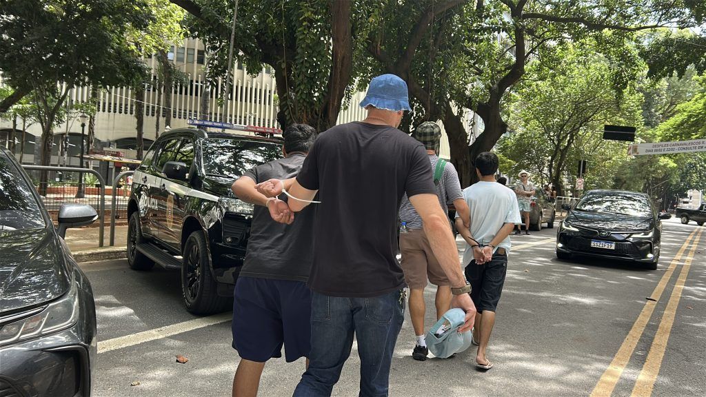 POLICIAIS-DISFARCE-CARNAVAL-SP