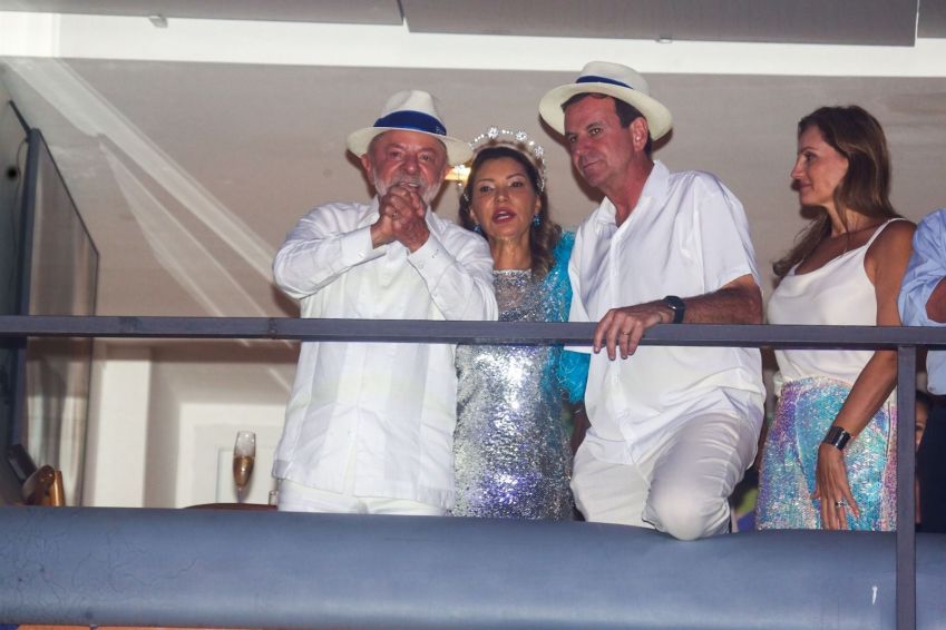 Presidente Lula, a primeira-dama Janja da Silva, o prefeito Eduardo Paes e a primeira-dama carioca, Cristiane Paes no camarote da prefeitura na Sapucaí • Foto: Agnews