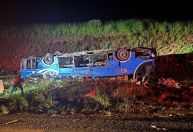 Ônibus de trabalhadores tombado fazia viagem interestadual sem autorização