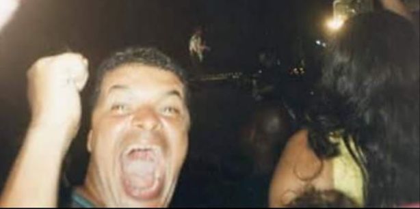 Ronald Stone durante o show dos Rolliung Stones em Copacabana em 2006 • Arquivo pessoal