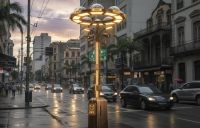 Postes de iluminação do futuro vão fazer mais do que acender a luz; entenda
