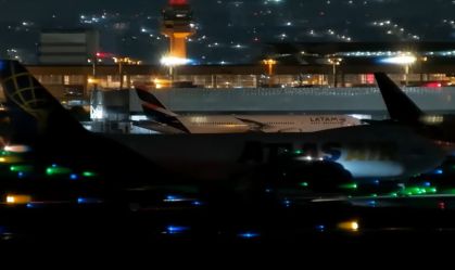 Pouso simultâneo entre aviões é visto em Guarulhos; prática não é permitida