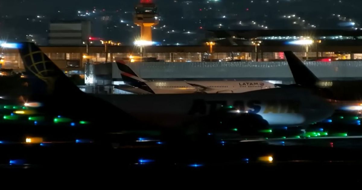 Pouso simultâneo entre aviões é visto em Guarulhos; prática não é permitida