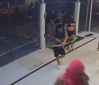 Veja imagens do momento em que indígenas invadem terminal da Cargill no PA