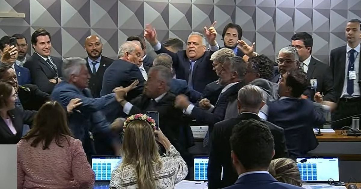 CPMI do INSS é suspensa após bate-boca e empurrões entre parlamentares