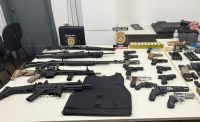 Foragido é preso com arsenal de armas na Grande SP