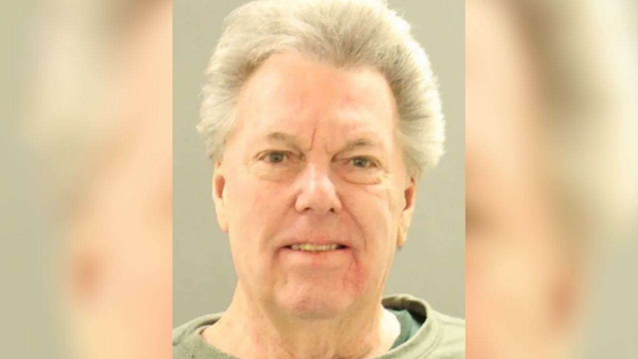 William Stevenson aparece em uma foto de registro policial