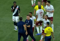 Zubeldía perde a linha, é expulso e invade o gramado no Carioca