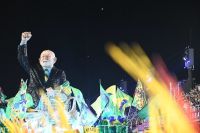 Lula diz não pensar nas críticas de evangélicos sobre desfile na Sapucaí