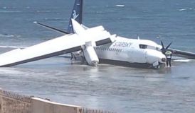 Avião com 55 passageiros faz pouso de emergência em praia na Somália