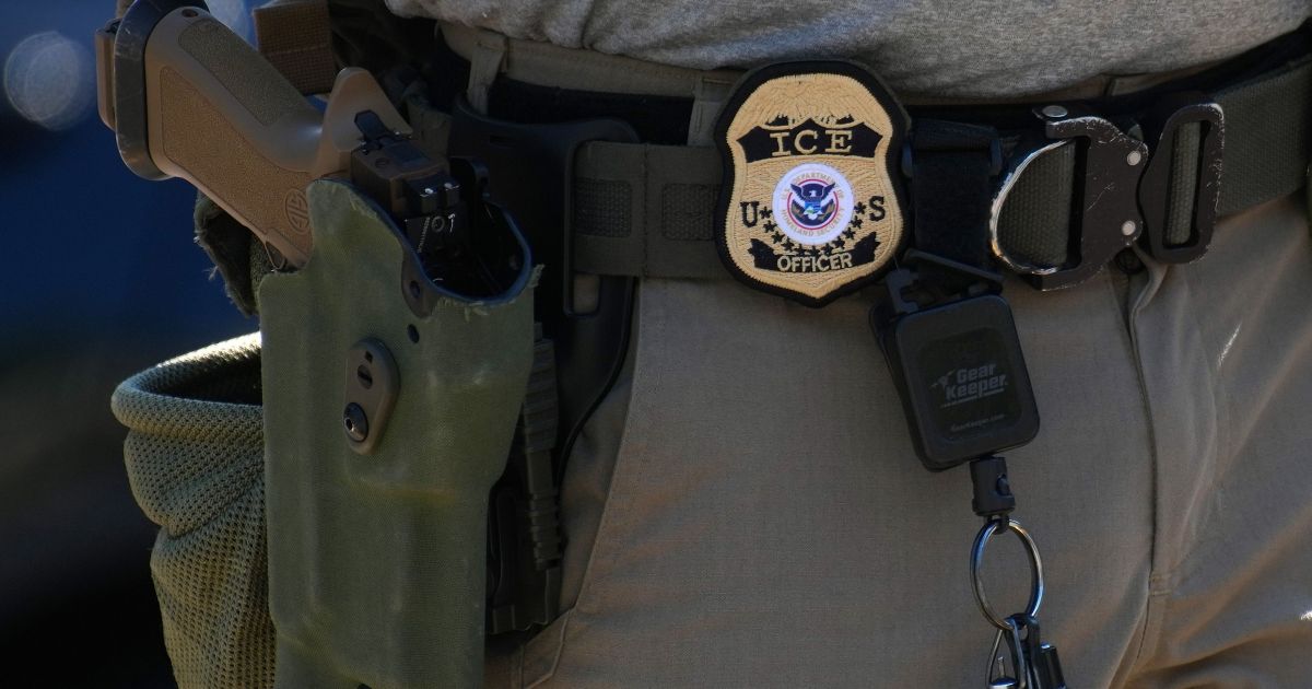 Imigrantes nos EUA criam plano para filhos caso o ICE bata em suas portas