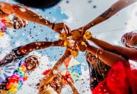 Vai beber no Carnaval? Entenda risco de usar canetas emagrecedoras e álcool