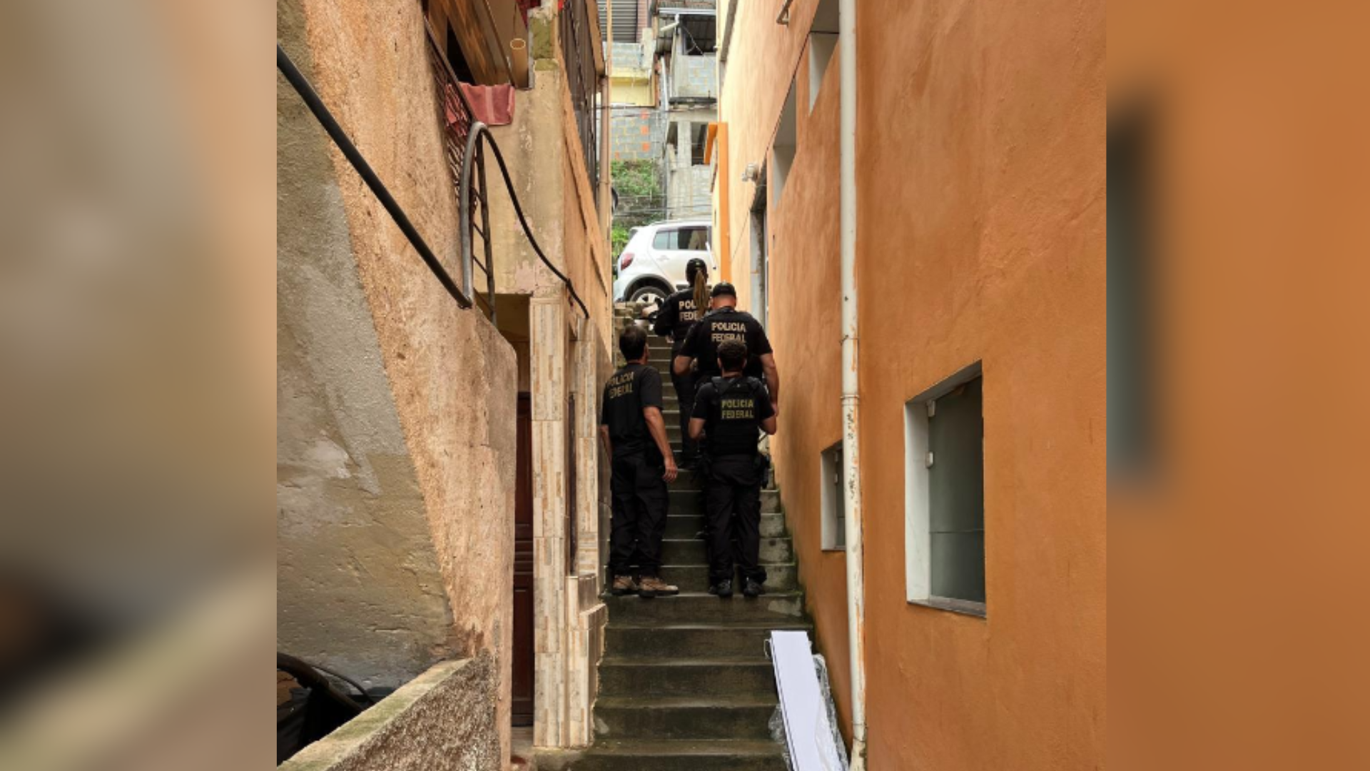 Policiais cumpriram um mandado de busca e apreensão na residência do suspeito, de 24 anos