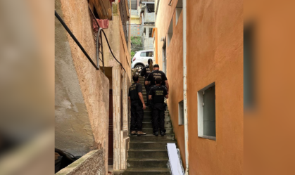 Policiais cumpriram um mandado de busca e apreensão na residência do suspeito, de 24 anos