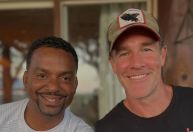 Ator de "Um Maluco no Pedaço" posta última foto com James Van Der Beek