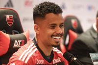 Allan desembarca em São Paulo para assinar com Corinthians: "Meu sonho"