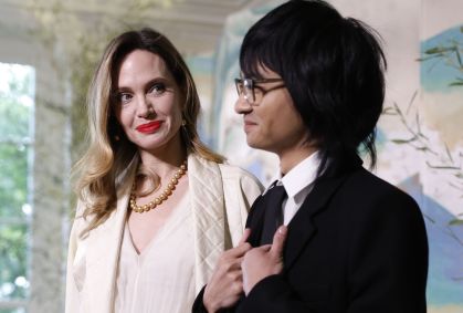 Primogênito de Angelina Jolie e Brad Pitt deixa de usar sobrenome do pai