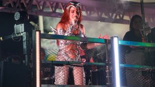 Anitta para bloco no Maranhão e repreende situações de furto; assista