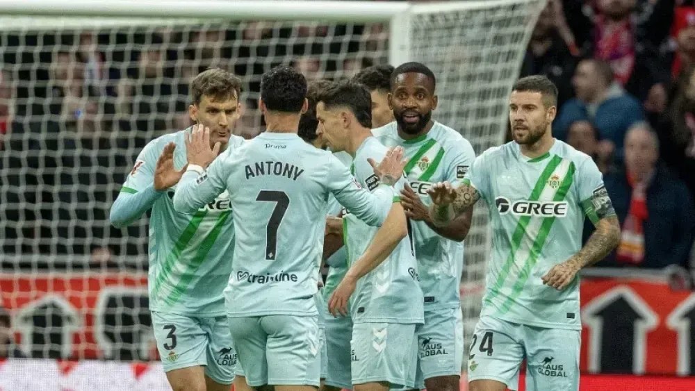 Antony comemora gol em Atlético de Madrid 0 x 1 Real Betis, por LaLiga 2025/2026.