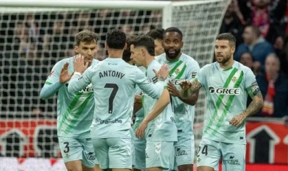 Antony dá vitória ao Betis sobre Atlético de Madrid e "imita" CR7