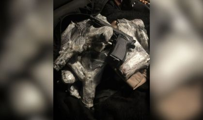 PF prende casal com arsenal de arma dentro de ônibus interestadual na Dutra