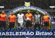 Remo dispara contra arbitragem de duelo com Atlético-MG: "Graves equívocos"