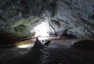 Bactéria presa em gelo de caverna por 5 mil anos resiste a antibióticos